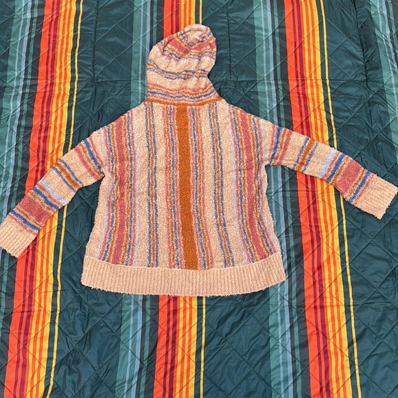 Good condition. Pull over sweater poncho. So comfy and soft!! Sz S - Picture 2 of 2